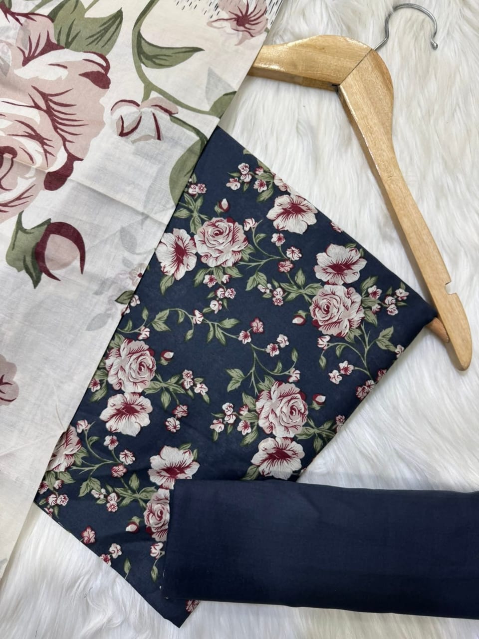 Bin Saeed Printed Lawn Unstitched 3 Piece Suit